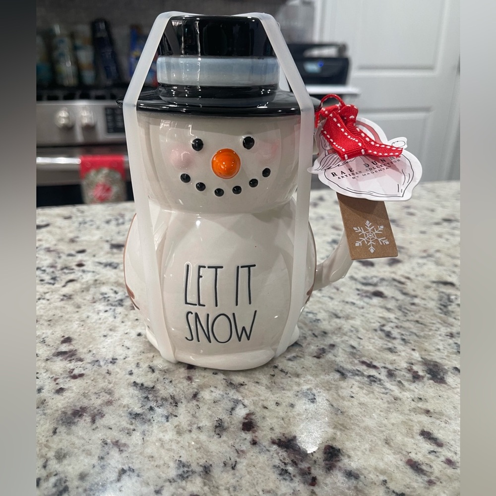 Rae Dunn LET IT SNOW Ceramic Mug. NWT